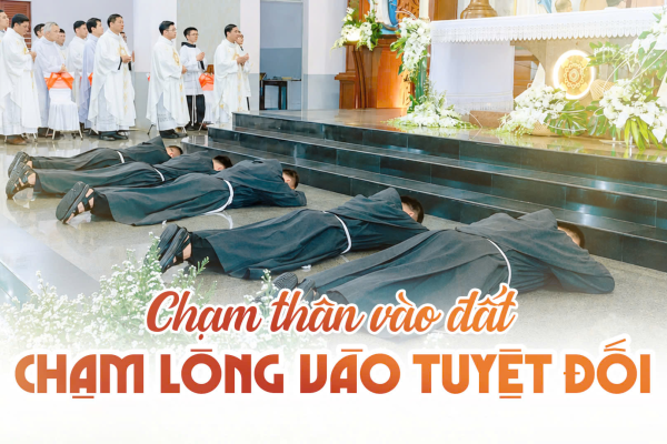 Chạm thân vào đất, chạm lòng vào tuyệt đối