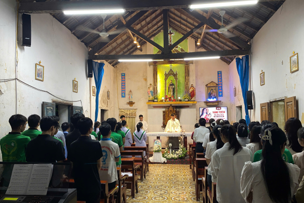 Nhóm Sinh viên Công giáo Liên địa phận Thái Bình: Mừng lễ kính Thánh Tê-rê-sa Hài đồng Giêsu - Quan thầy Sinh viên Công Giáo Trường Cao đẳng Y Thái Bình