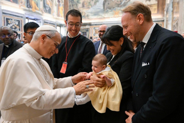 ĐTC Lêô XIV cảnh báo về tác động của trí tuệ nhân tạo và công nghệ kỹ thuật số đến đời sống gia đình