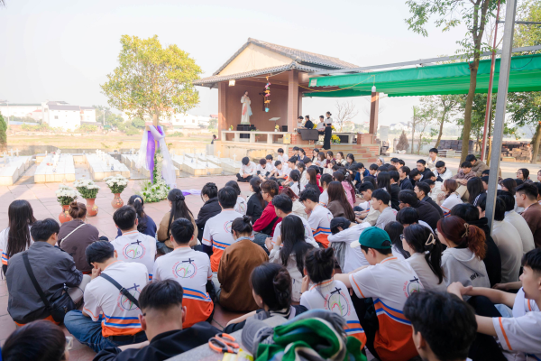 Nhóm Sinh viên Công Giáo Thái Bình – Hà Nội: Viếng thăm Vườn Thánh thai nhi Đồi Cốc năm 2025