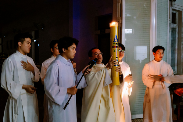 Cộng đoàn Đồng hương Giáo phận Thái Bình miền Nam: Đi cùng Đức Mẹ trên chặng Đàng Thánh Giá và cử hành Thánh lễ Vọng Phục sinh