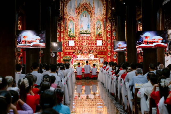Giáo xứ Nam Lỗ: Mừng lễ Quan Thầy và hồng ân 61 em lãnh nhận Bí tích Thêm sức