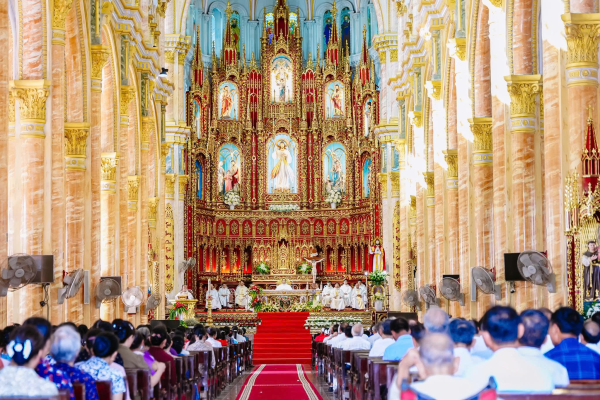 Hành Hương Năm Thánh: Tình Yêu Mở Đường Cho Sứ Vụ - Giáo xứ Lạc Thành hành hương Đền Thánh Lòng Thương Xót Bác Trạch
