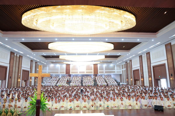 Ngày làm việc thứ Ba và Thánh lễ bế mạc Khoá thường huấn linh mục Giáo tỉnh Hà Nội 2025