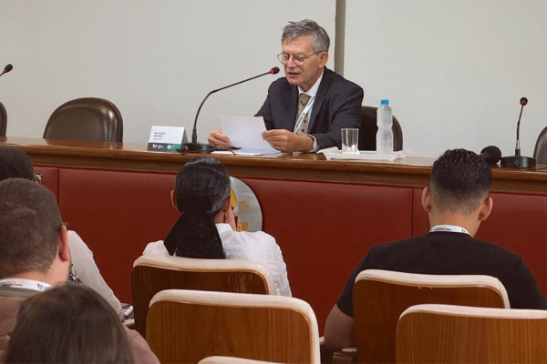 Bộ trưởng Truyền thông của Tòa Thánh: Trí tuệ nhân tạo không thể thay thế sự khôn ngoan của con người