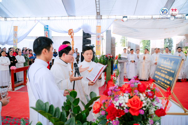 Giáo họ Hoàng Trạch, Giáo xứ An Vỹ: Thánh lễ tạ ơn và nghi thức đặt viên đá xây dựng Nhà thờ