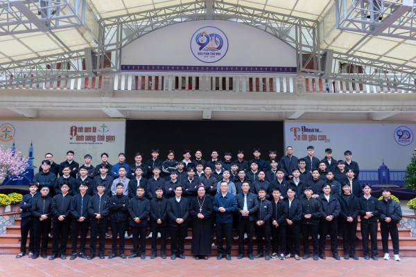 Dự tu ba miền Giáo phận Thái Bình: Hội ngộ tất niên 2025 và chúc mừng tuổi mới Bề Trên Giáo phận