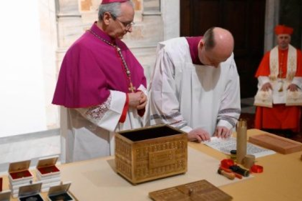 Niêm phong Cửa Thánh tại Vương cung thánh đường Đức Bà Cả (Santa Maria Maggiore)