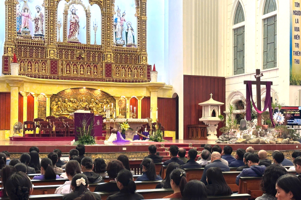 Giáo xứ Chính tòa Thái Bình cử hành “24 giờ cho Chúa” trong Mùa Chay 2026