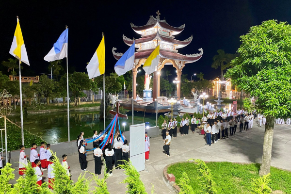 Giáo xứ Hữu Vy hân hoan đón và suy tôn Thánh Giá Đại Hội Giới trẻ  Giáo tỉnh Hà Nội – hồng ân Chúa chứa chan