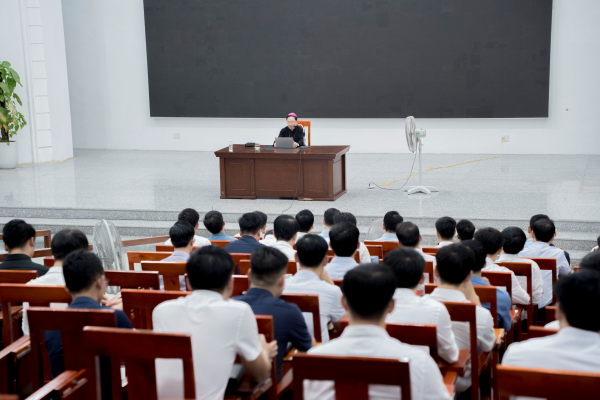 Đức cha Đa Minh huấn đức đầu năm học và dâng Thánh lễ tại Đại Chủng viện Thánh Tâm Thái Bình