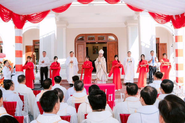 Thánh lễ Tạ ơn và Làm phép Khánh thành Nhà Mục vụ Giáo xứ Lương Đống