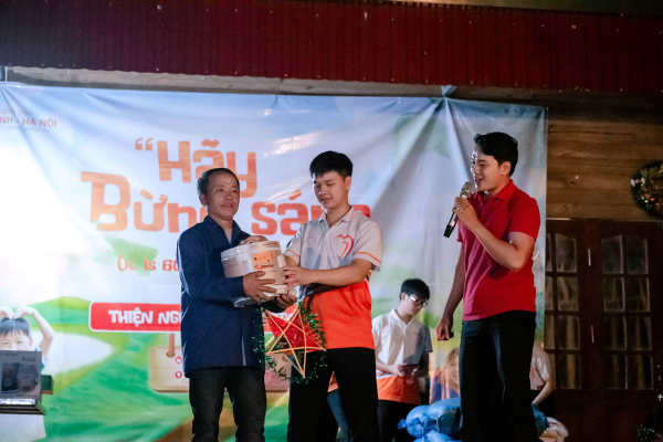 Nhóm SVCG Thái Bình - Hà Nội: Thiện nguyện tại Giáo điểm Hồng Ngài