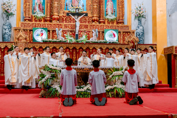 Quý cha Khóa III - Đại Chủng viện Thánh Tâm Thái Bình mừng hồng ân 1 năm linh mục