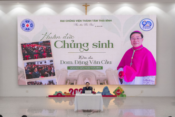 Đức cha Đaminh huấn đức và dâng lễ tại Đại Chủng viện Thánh Tâm Thái Bình