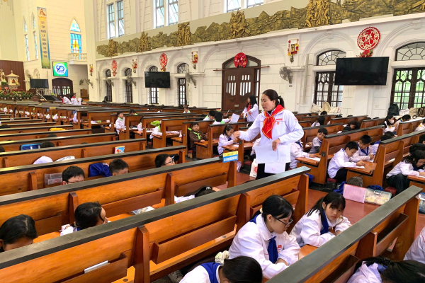 Thiếu nhi Thánh Thể Giáo xứ Chính Toà thi Giáo lý Học kì I, năm học 2025-2026