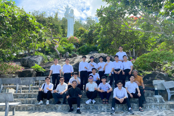 Sống Niềm Hy Vọng – Hành trình về bên Mẹ Bãi Dâu