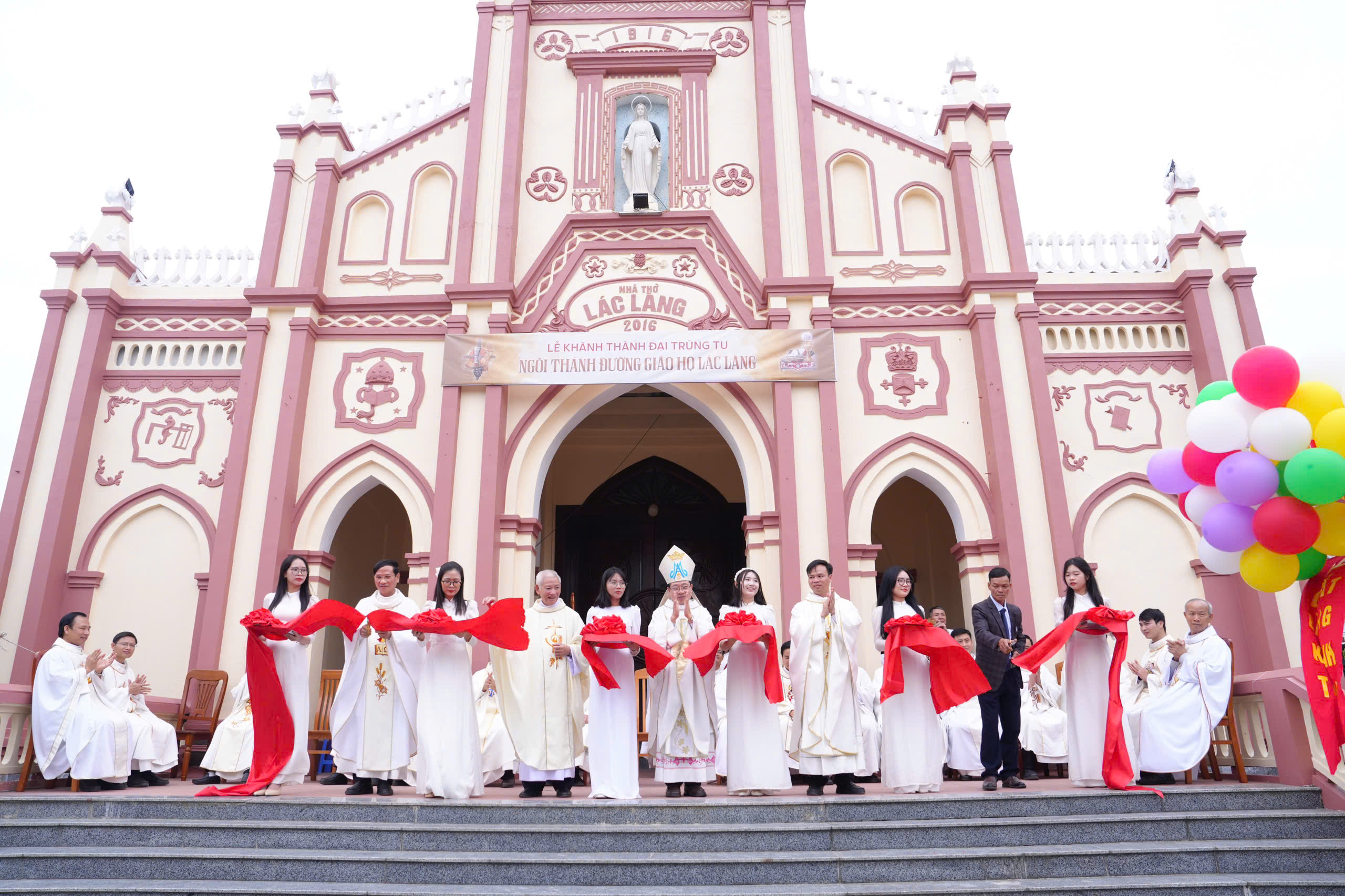 Giáo họ Lác Làng - Giáo xứ An Thái, niềm vui ngày lễ Khánh thành Trùng tu ngôi Thánh đường