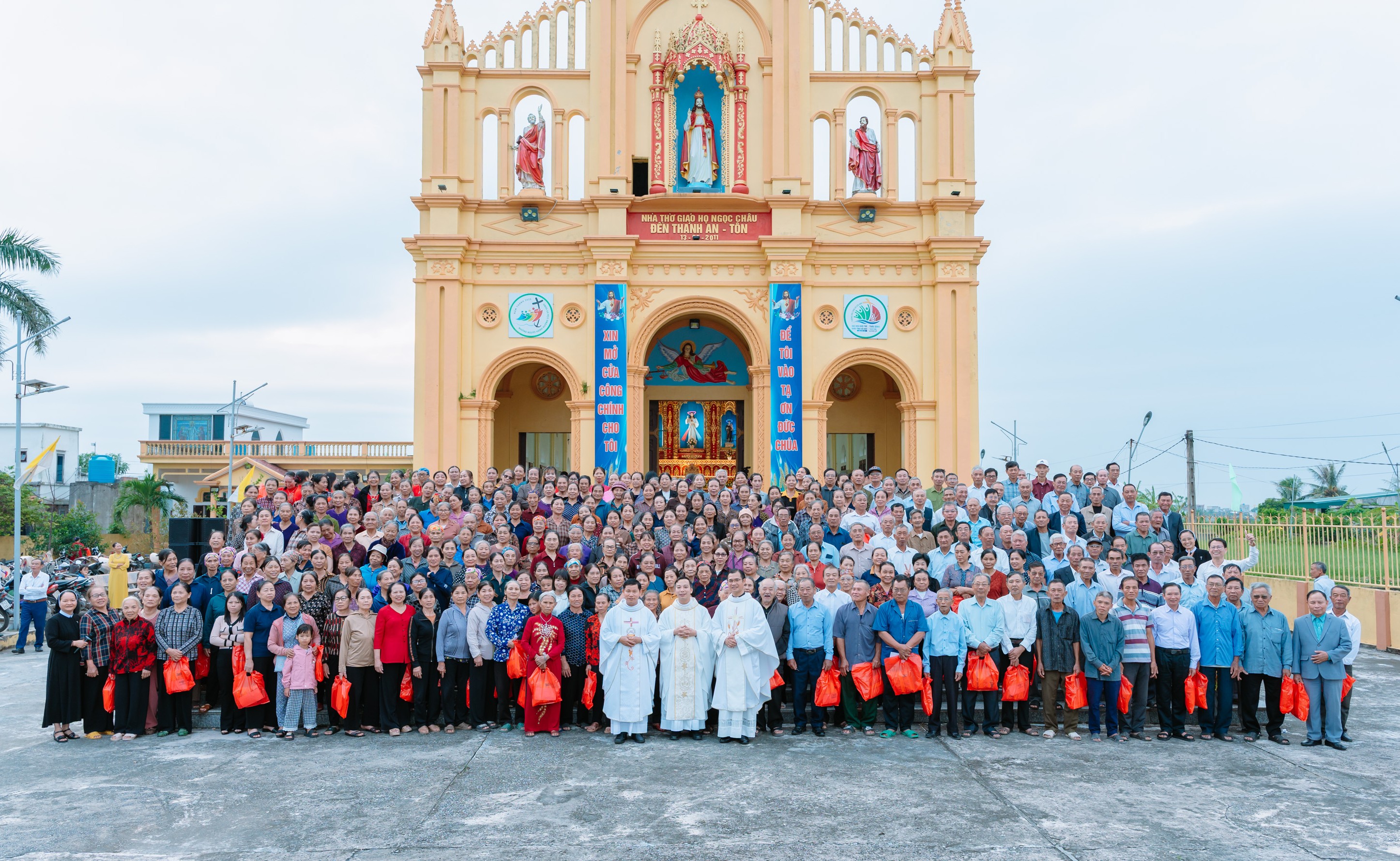 Giáo họ Ngọc Châu - Giáo xứ Hợp Châu: Ngày hội ngộ Người Cao Tuổi và Anh Chị Em Tân Tòng năm 2025
